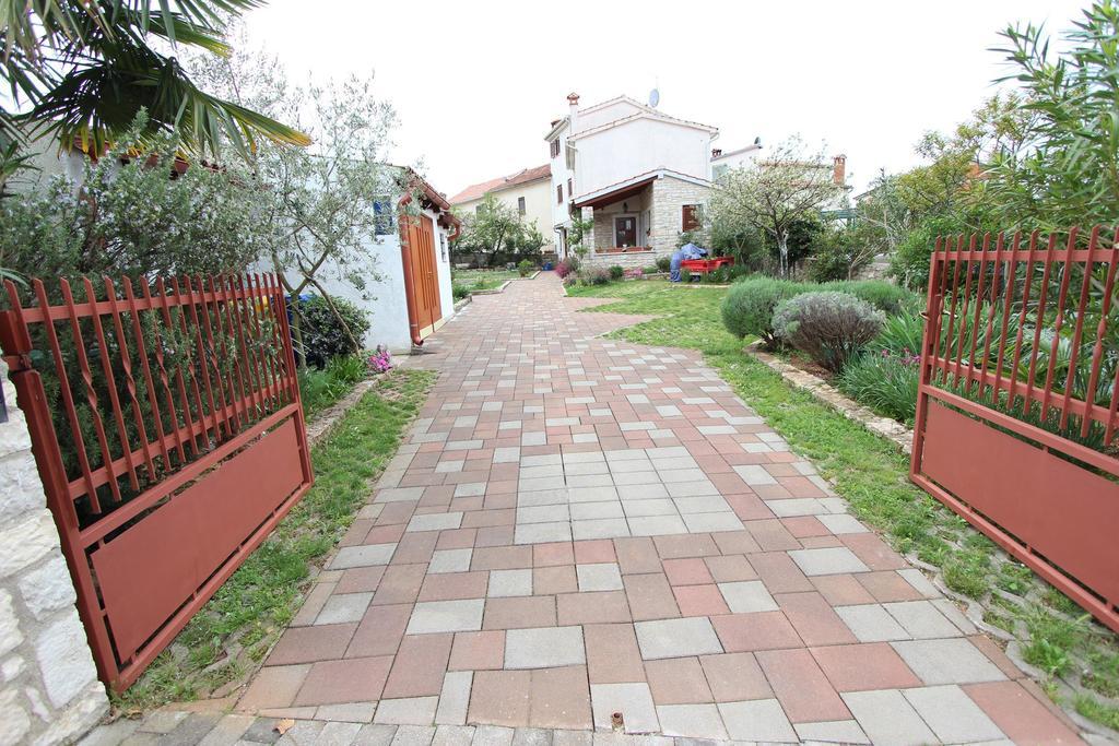 Guest House Liliana Ровінь Екстер'єр фото