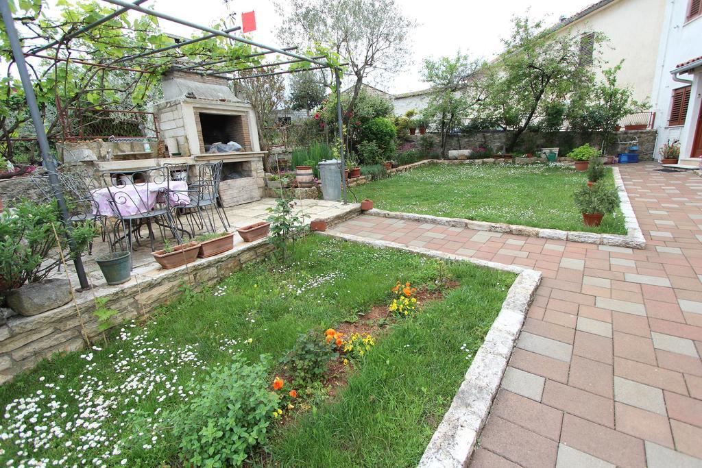 Guest House Liliana Ровінь Екстер'єр фото