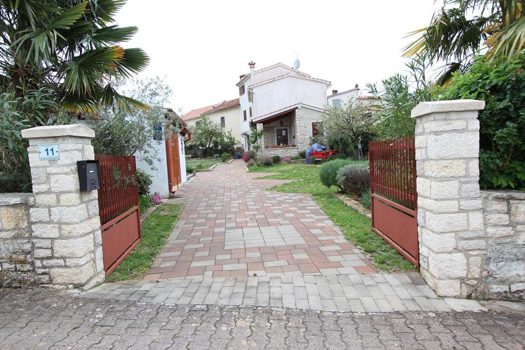 Guest House Liliana Ровінь Екстер'єр фото
