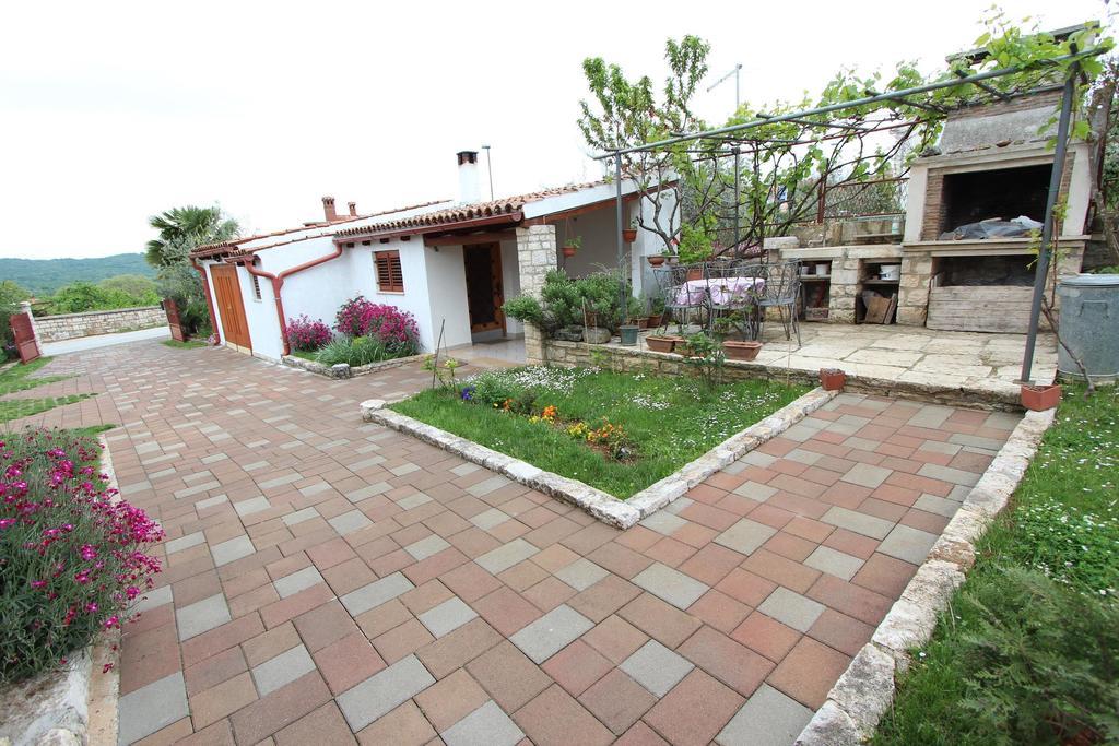 Guest House Liliana Ровінь Екстер'єр фото